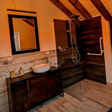 Schrauts Unwesen شقة *